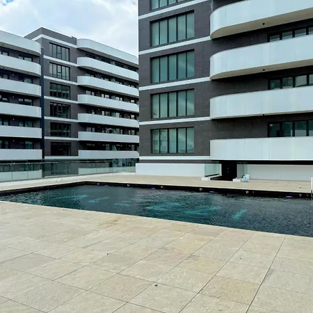 Oxana Summer Alezzi *