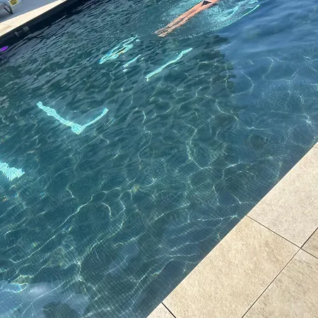 Oxana Summer Alezzi 아파트